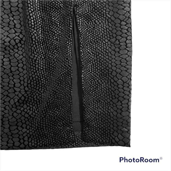 NWOT Guess Pencil Skirt Navy Blue with Shinny Snake Skin Print with Black lining - Picture 6 of 10